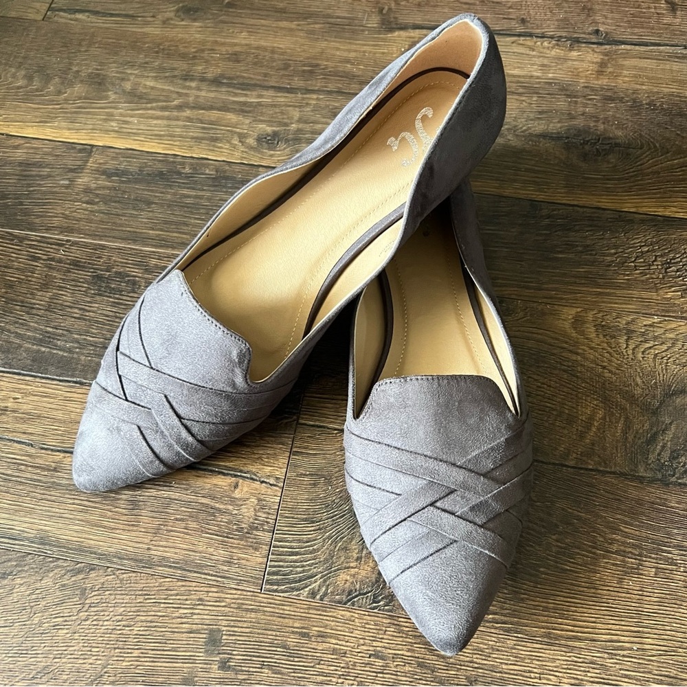 NWOT Journee Collection Pointy Toe Flats